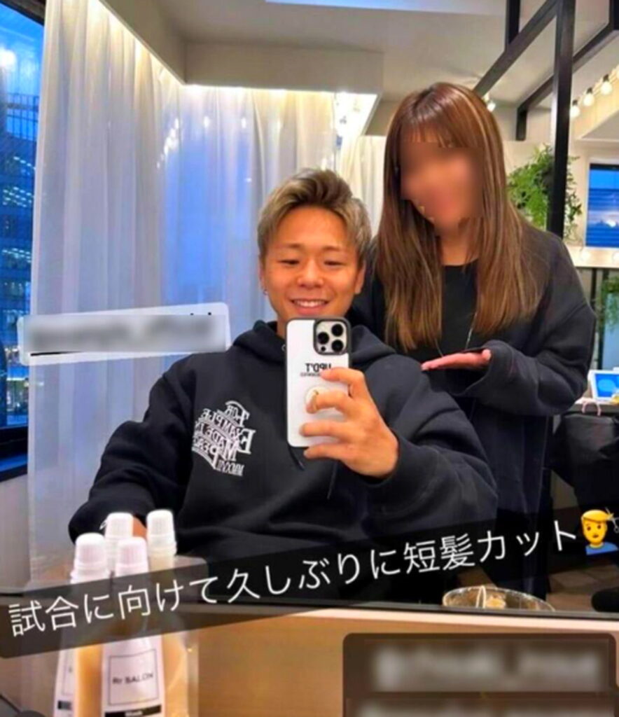 武尊 川口葵 匂わせ パーカー 出典：インスタグラムより